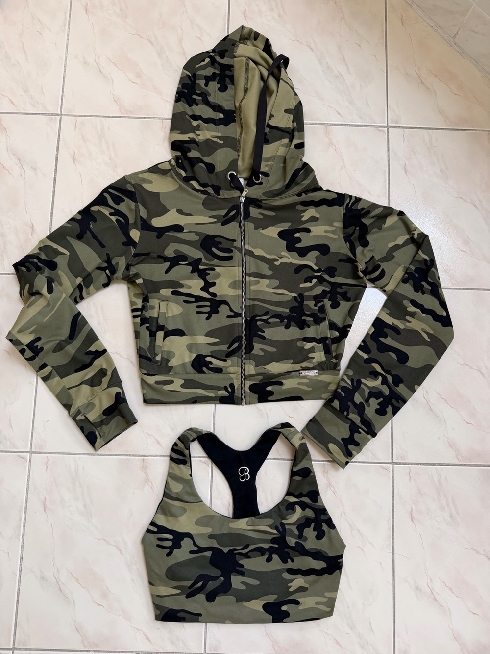 Bombshell Sportswear women Camo Zip Hoodie & Sports Bra Set ,like new.